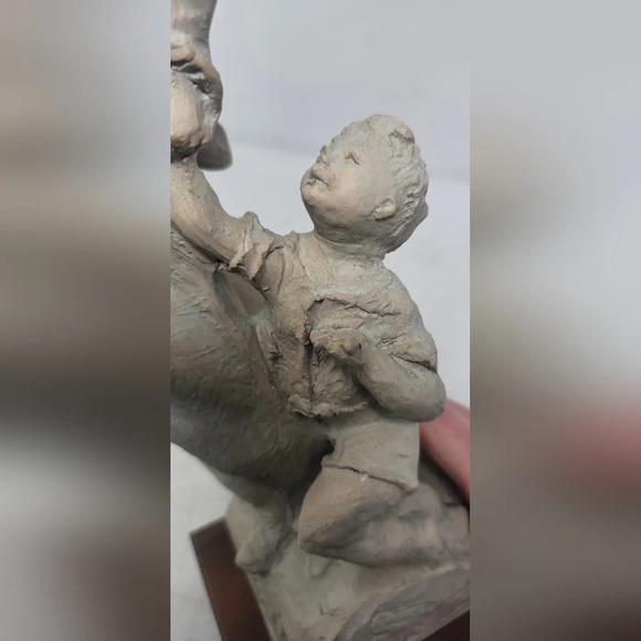 Vintage Austin Prod Inc 1983 Sculpture Mother and Small Children 15" Tall - Picture 5 of 12